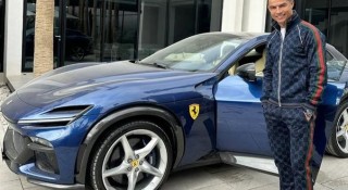 Cristiano Ronaldo chính thức rước siêu SUV Ferrari Purosangue về dinh